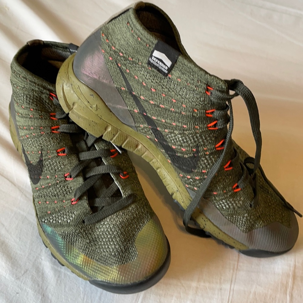 Nike fly knit chukka booties